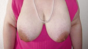 Mature gros seins en chaleur Ă votre disposition !!!