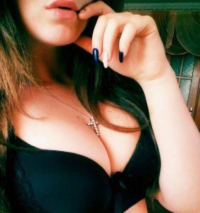 Anaïs pour plan à 3 ou mini-gangbang sans pression avec cpl ou beaux mecs
