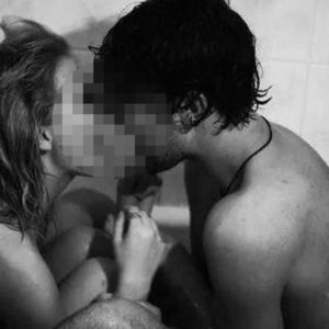 Jeune couple chaud pour un plan à 3 dans le 35